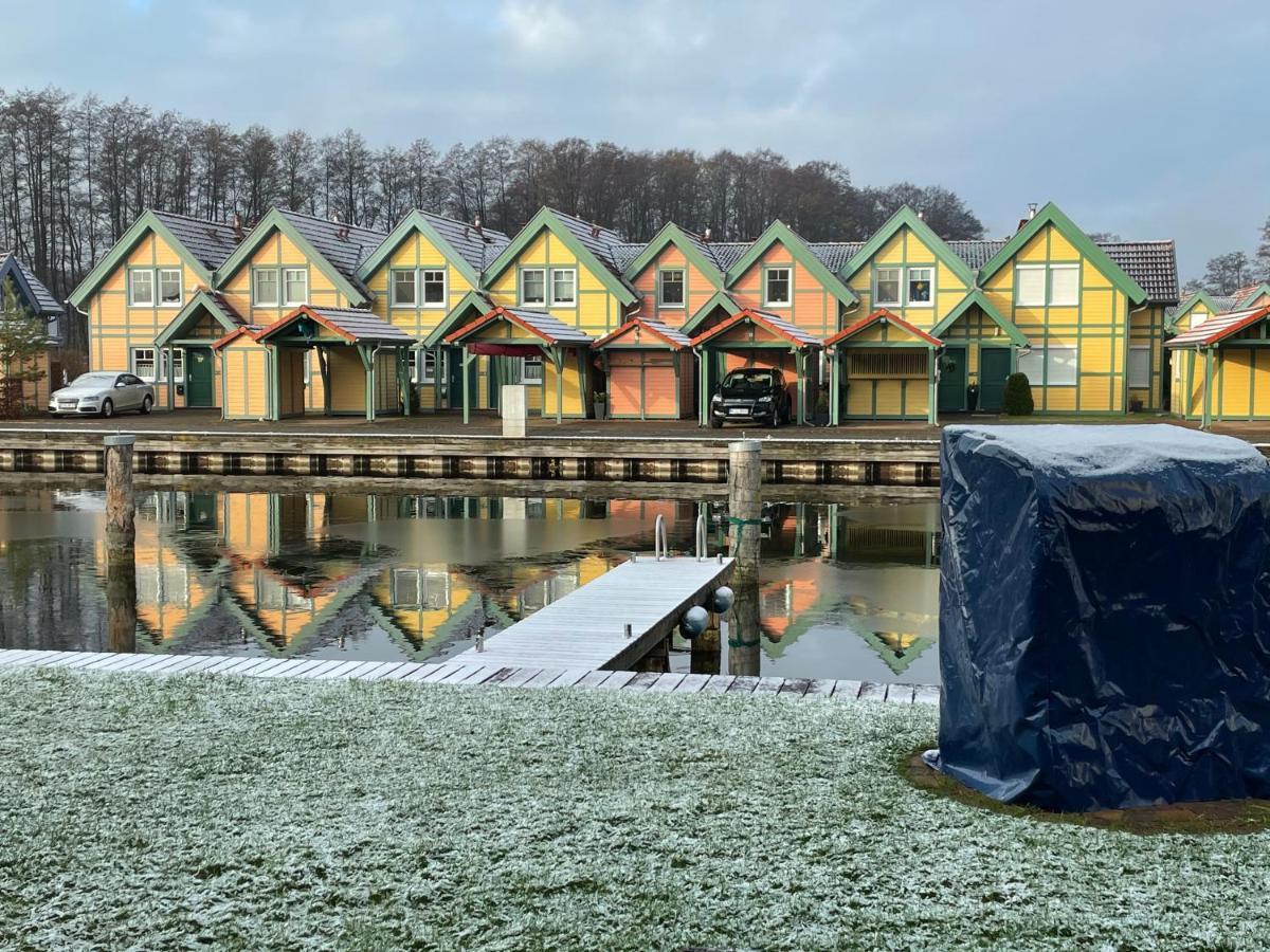 Ferienhaus mit Bootssteg am See in Rheinsberg Exterior foto